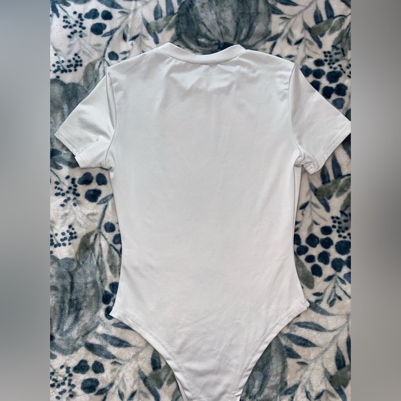 Lightweight Crew Neck T-Shirt Bodysuit in White - size XS - Picture 4 of 12
